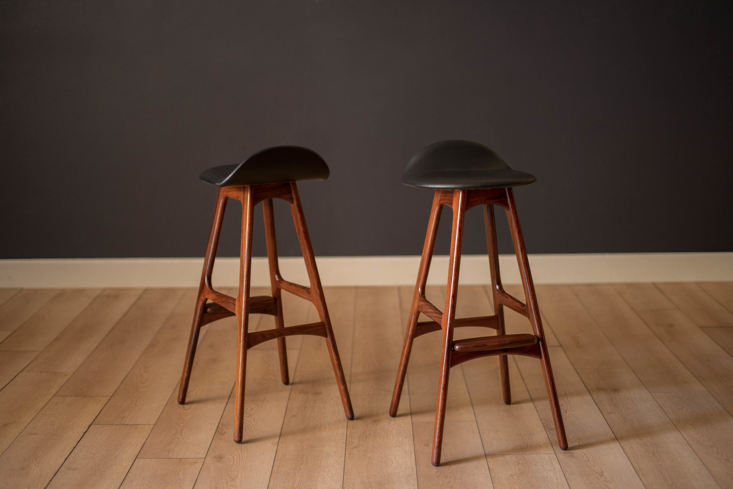 GMET23A○ Erik Buch（エリック・バック）Oddense Mask Pair of Rosewood Danish Bar Stools by Erik Buch for Oddense