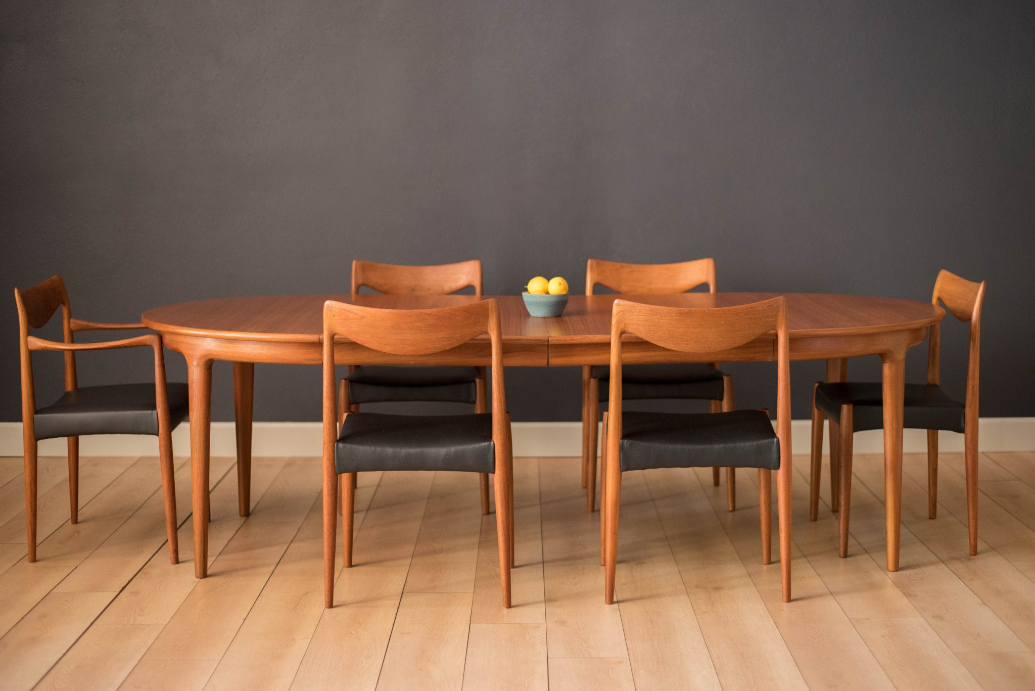 Vintage Teak Dining Table: A Touch Of Nostalgia