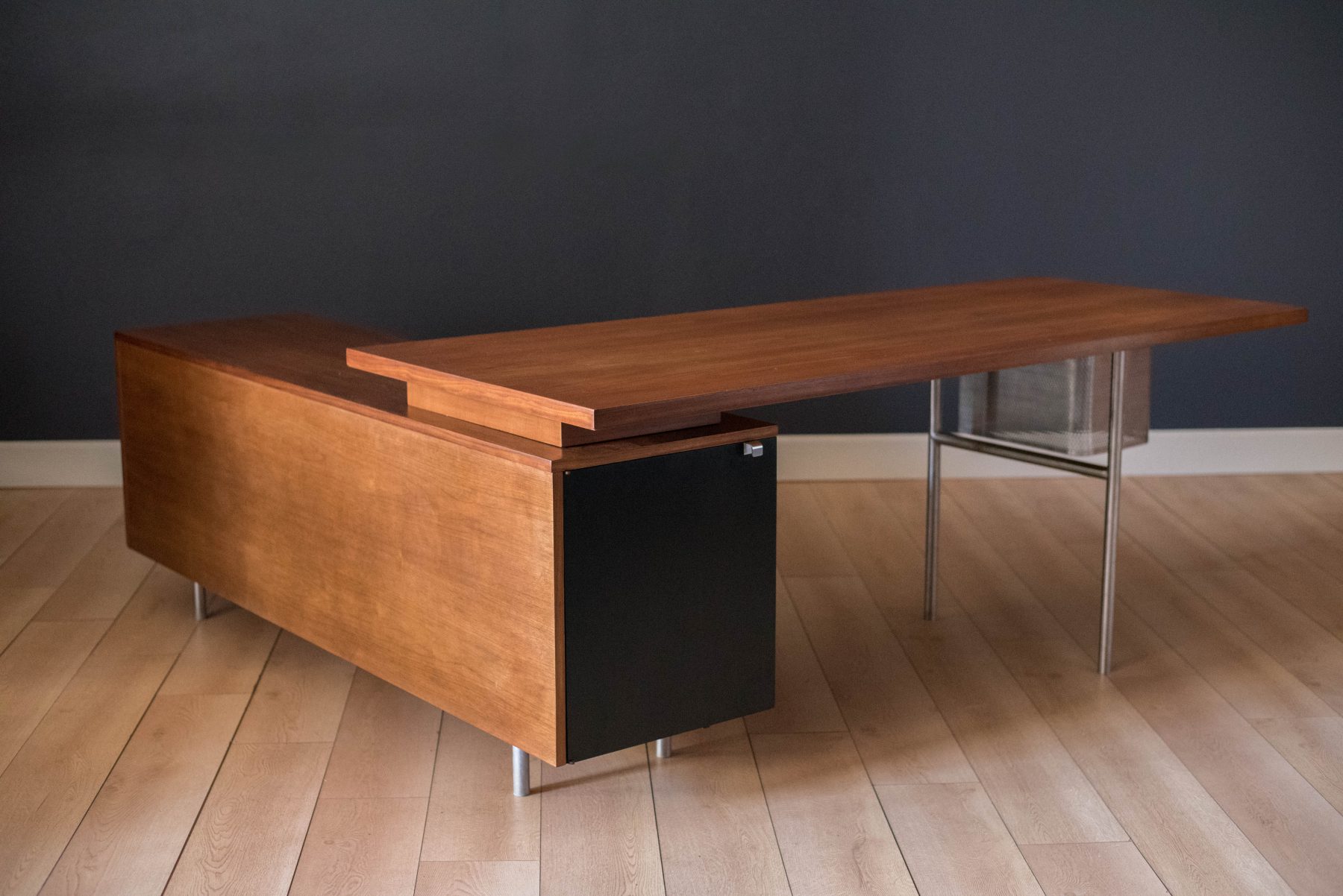 Mid Century Walnut Executive Desk and Return by George Nelson for Herman Miller - Mid Century 