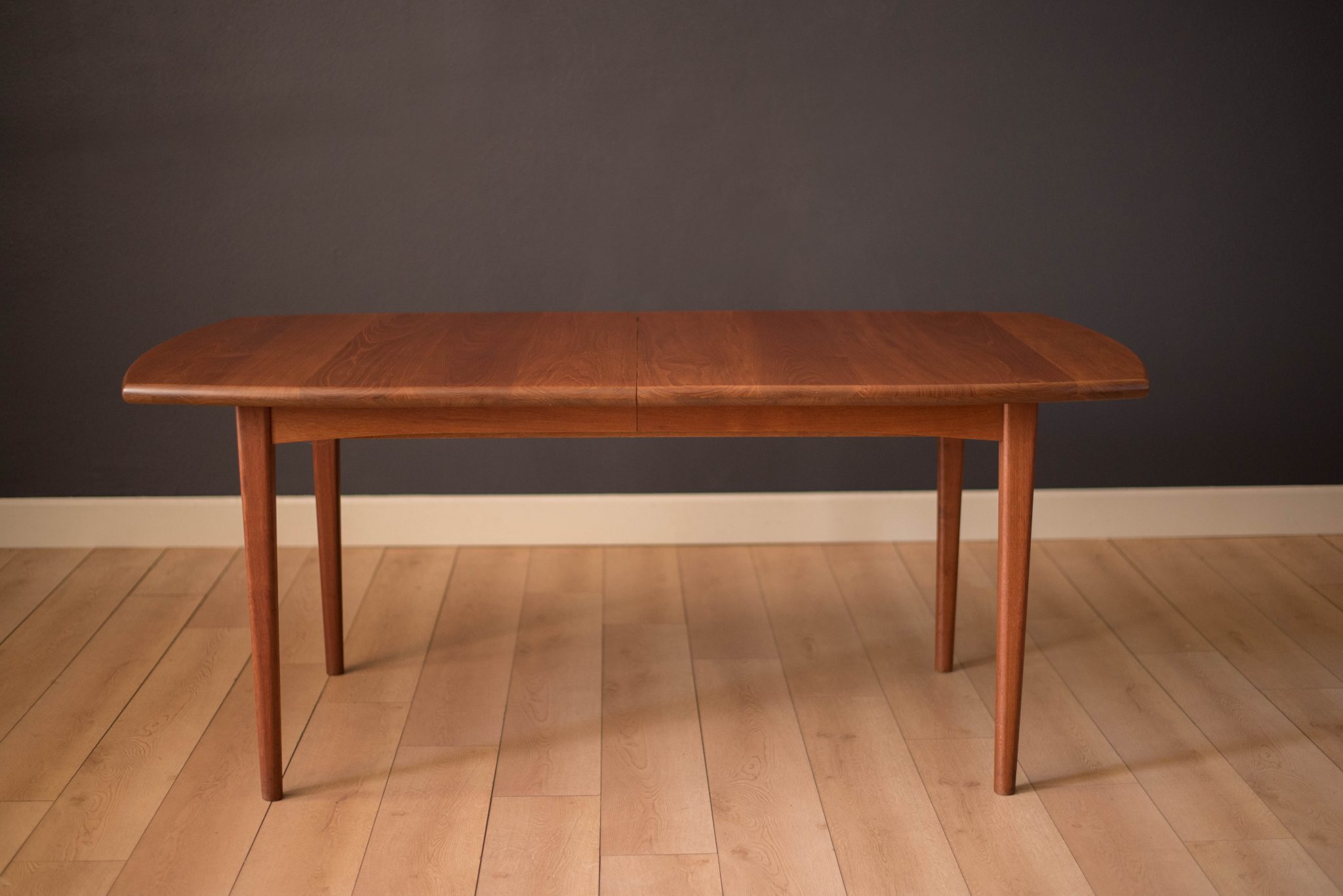 Modern Teak Dining Table: A Blend Of Style And Durability