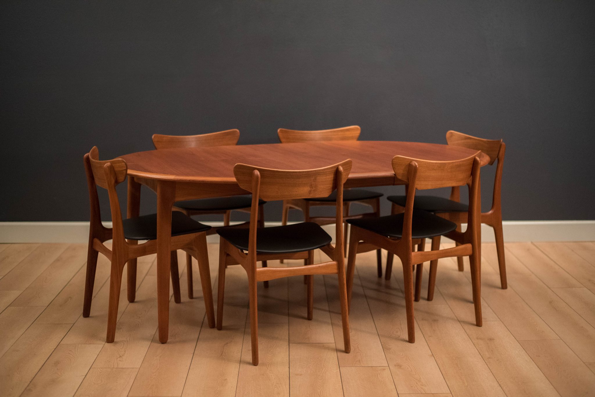 Timeless Teak Dining Table: A Piece To Last A Lifetime