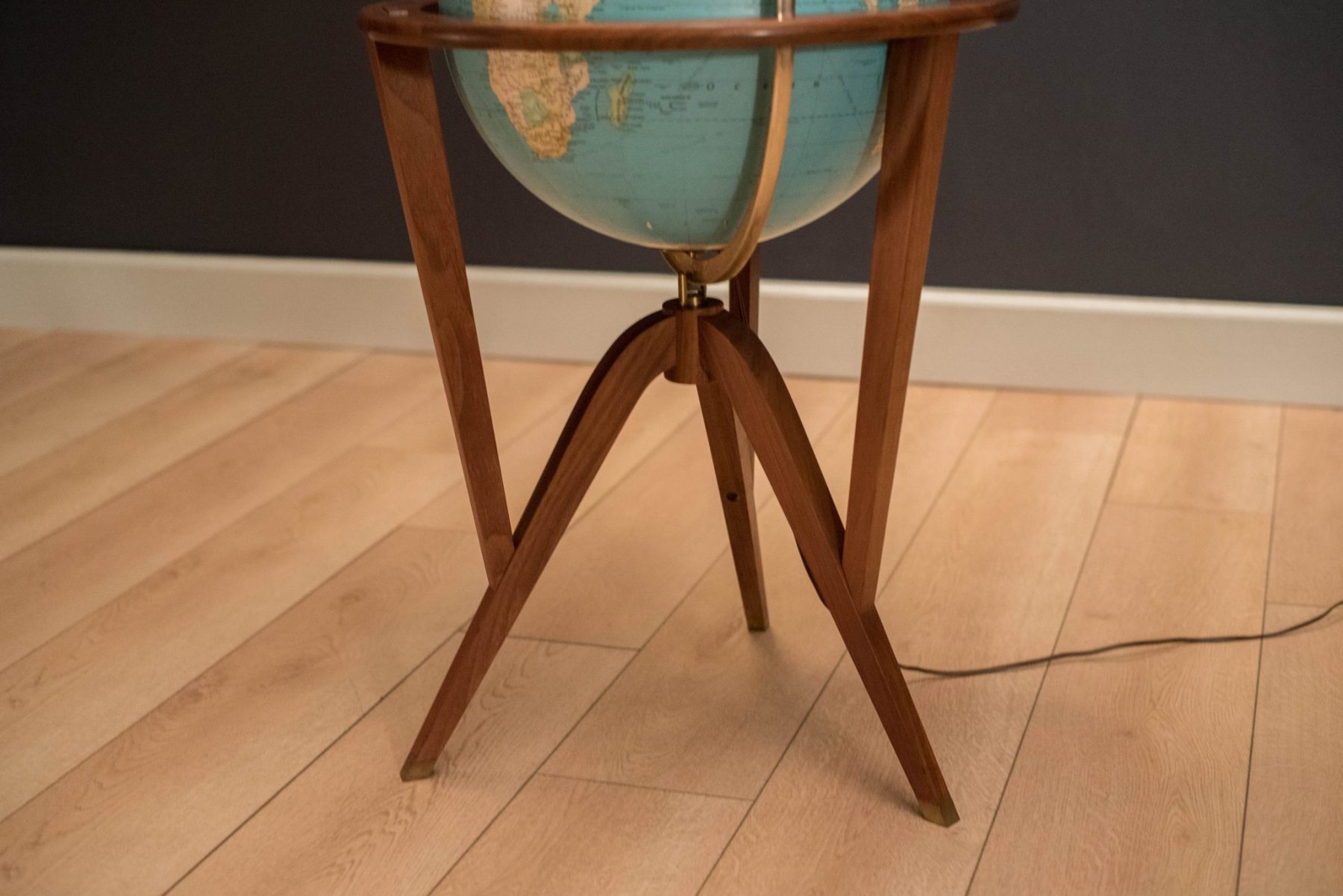 Vintage Illuminated Edward Wormley Globe Stand for Dunbar - Mid Century ...